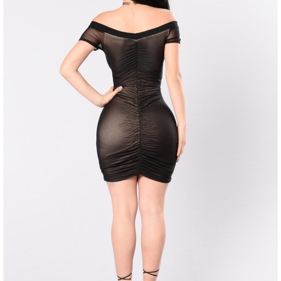 Fashion Nova black ruched dress - Picture 3 of 4